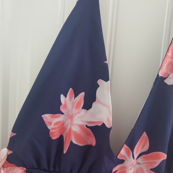 Beautiful maxi dress and navy blue and flower print - Picture 2 of 5